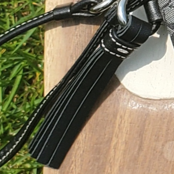 ♻️DONATED ♻️ Coach Wristlet - Picture 8 of 9